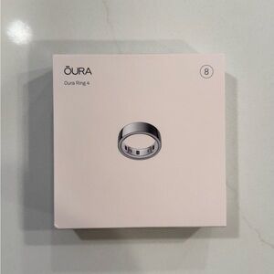Oura Ring 4 in Elegant Silver